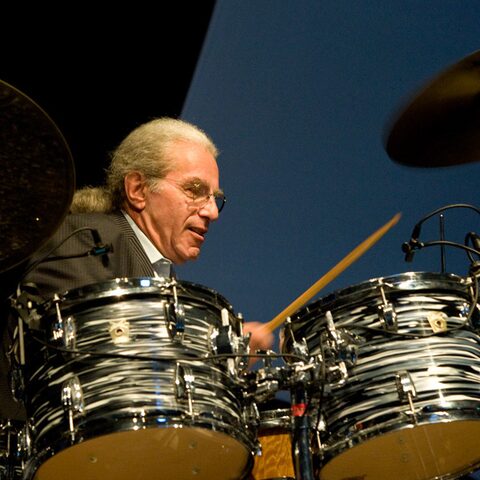 Barry Altschul am Schlagzeug beim Moers Festival 2011 in Moers, Deutschland.