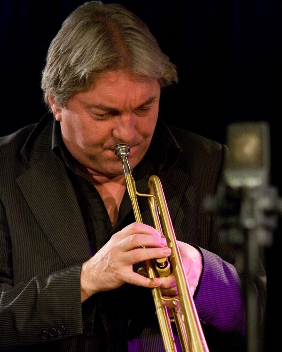 Eric Le Lann mit der Trompete im Jazzclub Le Triton in Les Lilas, Frankreich, 2007.