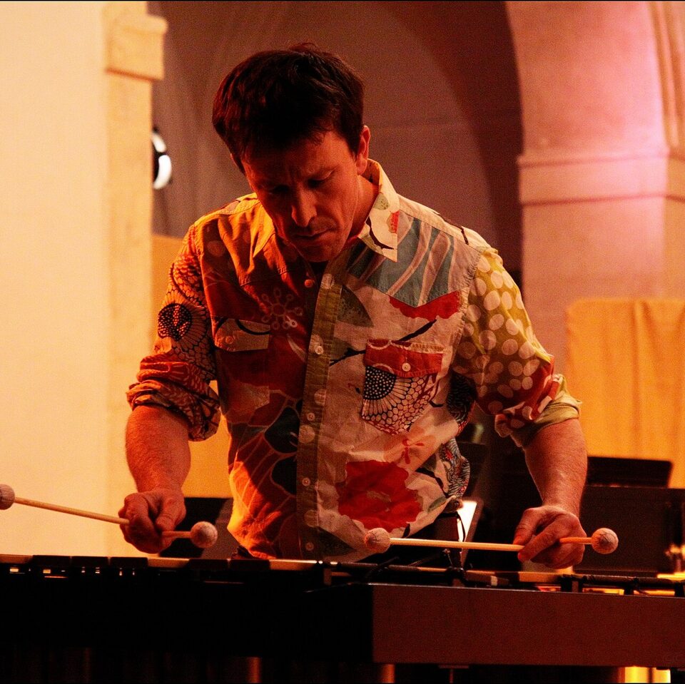 Franck Tortiller au vibraphone lors d’un concert, 2011.