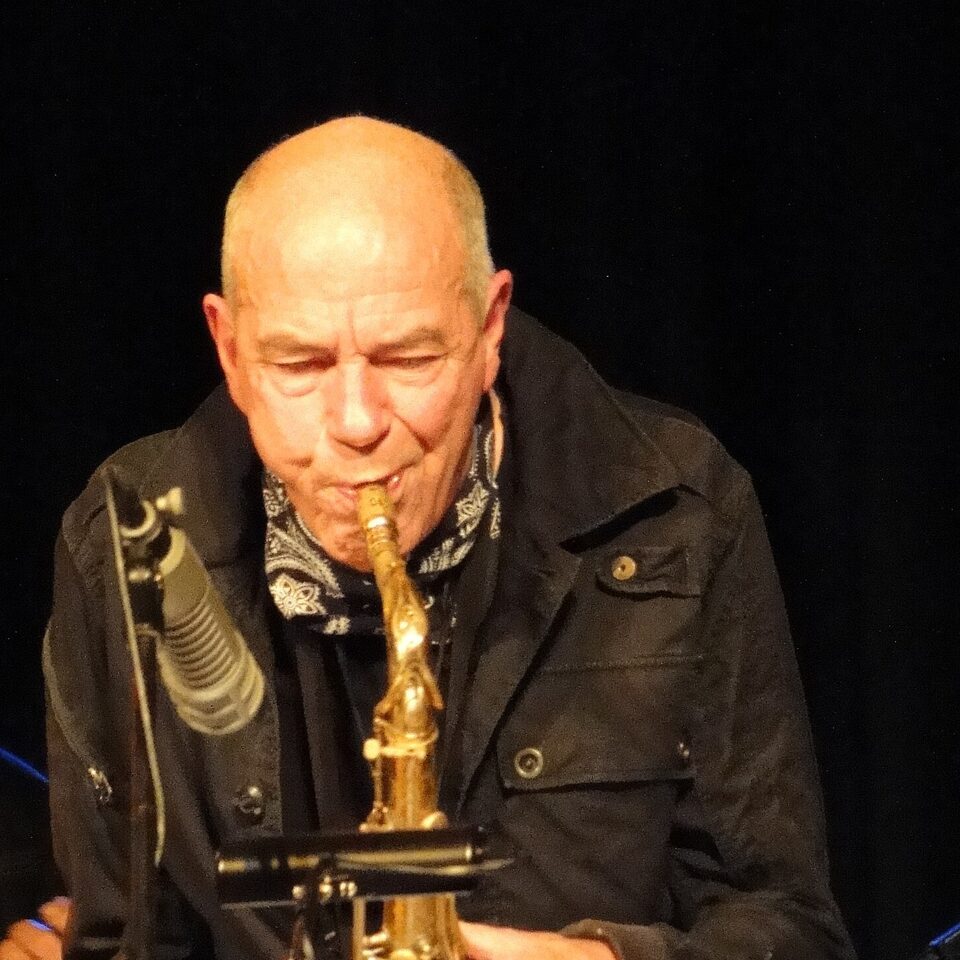 Heinz Sauer mit Tenorsaxophon beim 23. Hofheimer Jazzfest in Hofheim, Hessen, Deutschland, 2009.